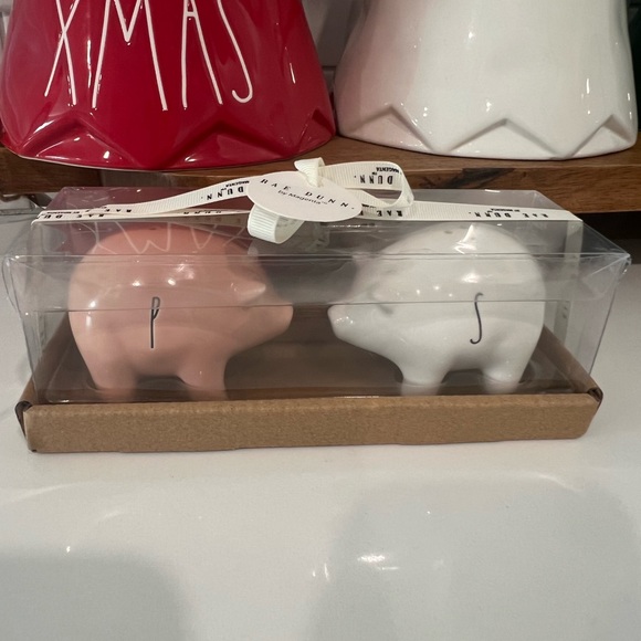 Cute. Rae Dunn. pig. salt and pepper - Picture 9 of 16